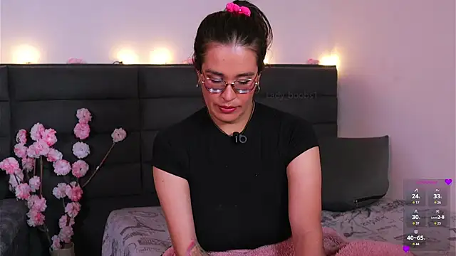 kathieandpovcock1's Live XXX Chat