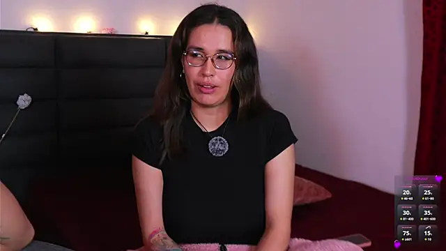 Chat +18 de kathieandpovcock1 ao vivo