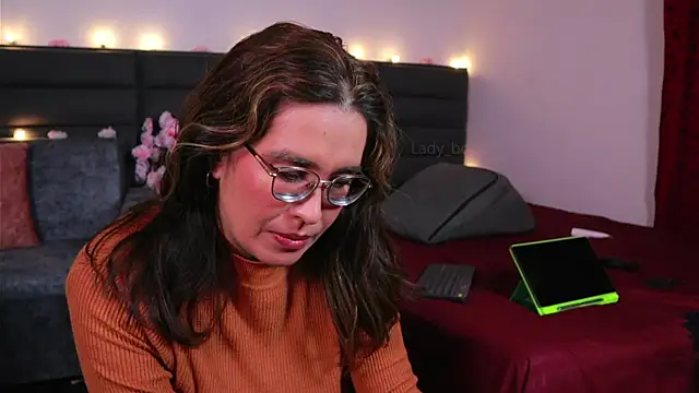 Chat XXX en directo de kathieandpovcock1