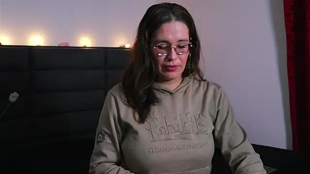 kathieandpovcock1's Live XXX Chat
