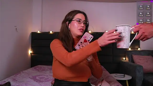 kathieandpovcock1 Adlı Modelin Canlı XXX Sohbeti