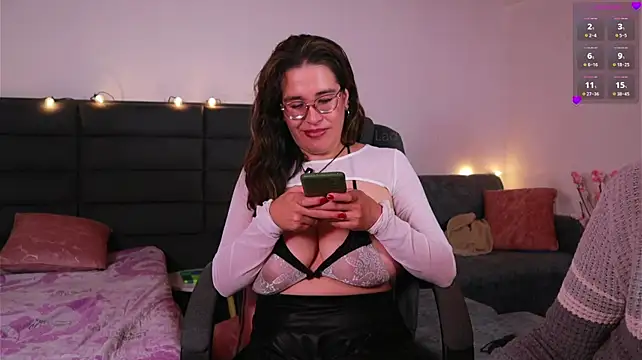 kathieandpovcock1's Live XXX Chat