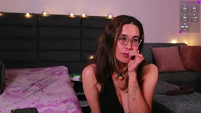 kathieandpovcock1's Live XXX Chat