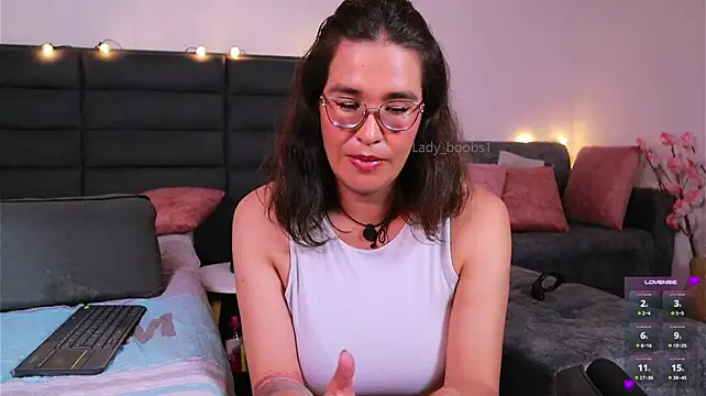 kathieandpovcock1 Live XXX-chat