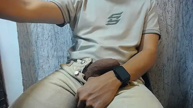 הופעת וובקאם של sexaeg0ns