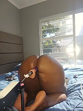 Kinkyphatass 网络视讯表演