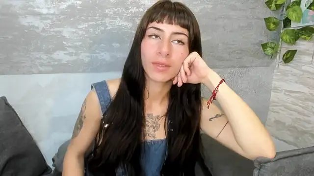 Mhelanny2 Adlı Modelin Canlı XXX Sohbeti
