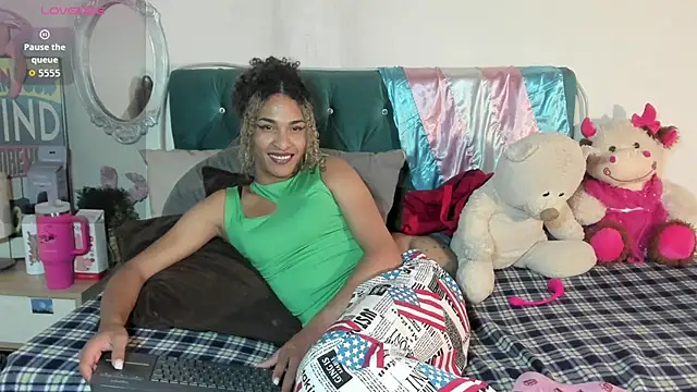 StefanyMiler Show in webcam