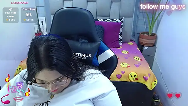 Chat +18 de evelin_zaens ao vivo