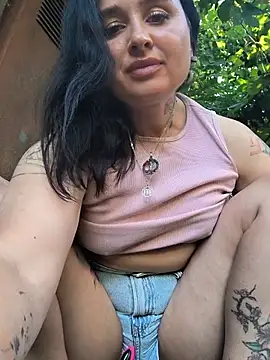 Show modela KikiXRed na web-kameri