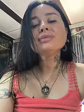 Show modela KikiXRed na web-kameri