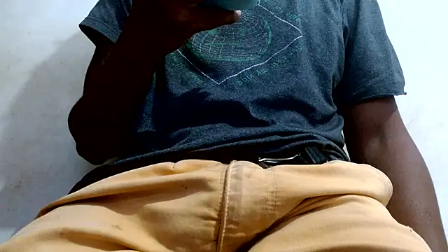 royblackbigpvt's Live XXX Chat