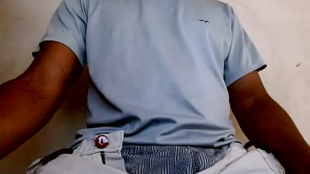 royblackbigpvt webcam show