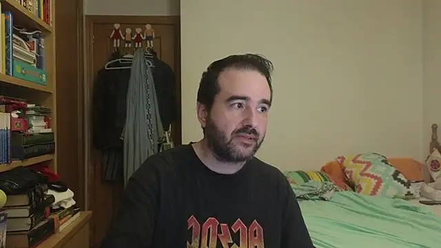 curiosillo83 Show in webcam