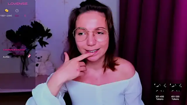 Živá chatovací místnost KindHazelHere_
