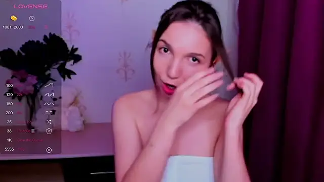 Chat XXX en directo de KindHazelHere_