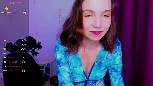 Chat XXX en directo de KindHazelHere_