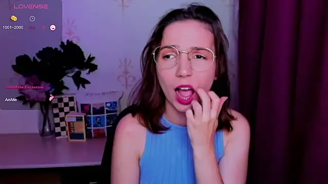 KindHazelHere_ Adlı Modelin Canlı XXX Sohbeti