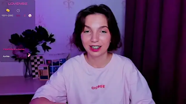 Chat XXX en directo de KindHazelHere_