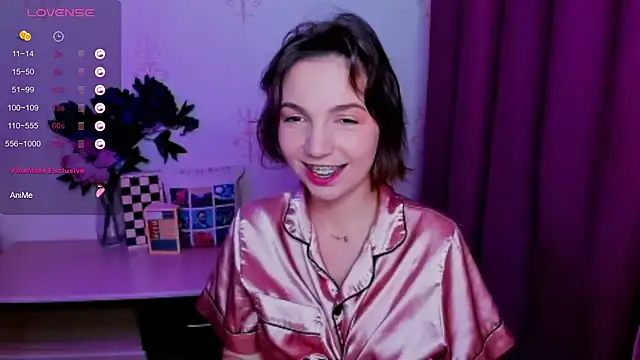 Chat XXX en directo de KindHazelHere_