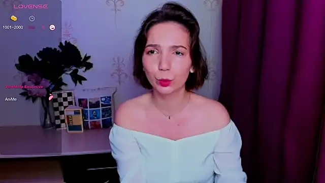 צ'אט XXX בשידור חי של KindHazelHere_