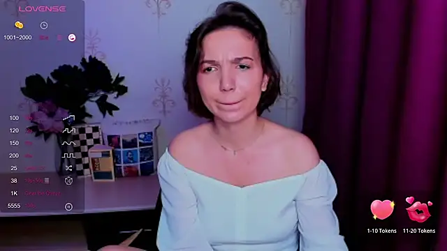 Czat XXX na żywo – KindHazelHere_