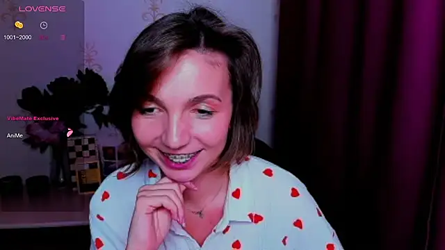 Chatroom XXX en direct de KindHazelHere_