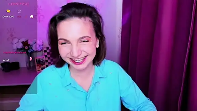 צ'אט XXX בשידור חי של KindHazelHere_