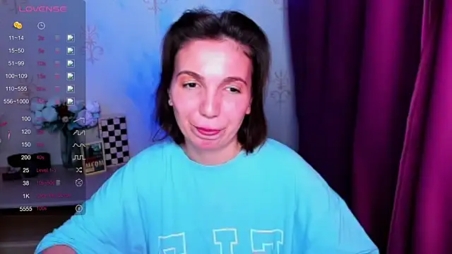 Chat XXX en directo de KindHazelHere_