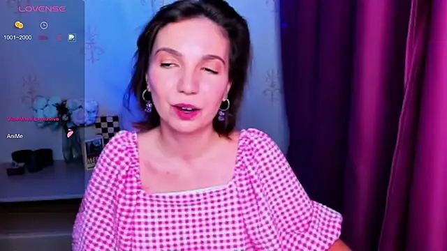 Czat XXX na żywo – KindHazelHere_