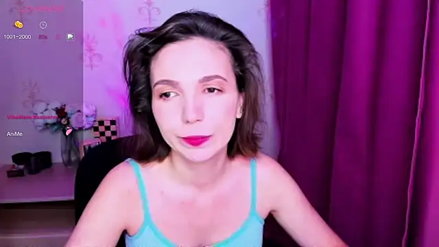 Chat XXX en directo de KindHazelHere_