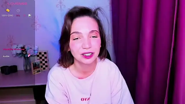 Онлайн чат XXX KindHazelHere_