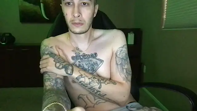 JuicyJoshy Show in webcam