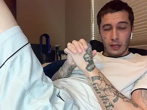 JuicyJoshy webkamerás műsora