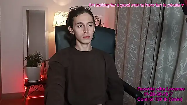 Nox_guy_next_doorn Webbikameraesitys
