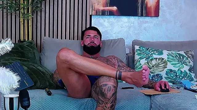 Show modela masterkingofmusclee na web-kameri