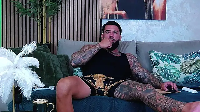 Show modela masterkingofmusclee na web-kameri