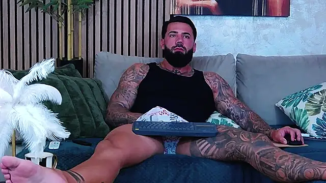 Show modela masterkingofmusclee na web-kameri