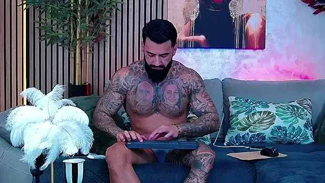 masterkingofmusclee Webcamshow