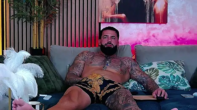 Show modela masterkingofmusclee na web-kameri