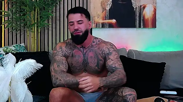 masterkingofmusclee Show in webcam