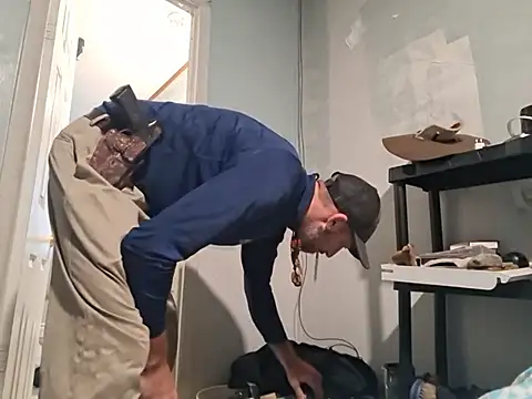 Bi_curious86's Webcam Show