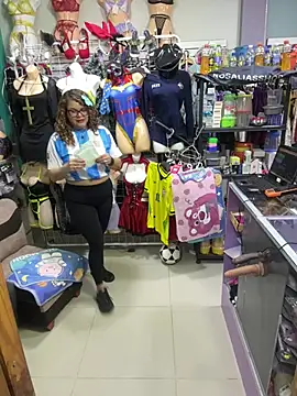 ROSALIASSHOP: διαδικτυακό σόου στην κάμερα