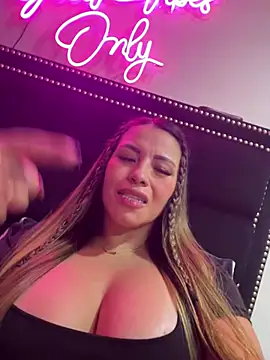 sexyyykloee's Live XXX Chat