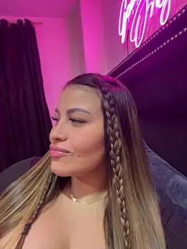 Chat +18 de sexyyykloee ao vivo