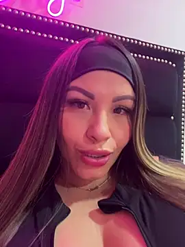 sexyyykloee Adlı Modelin Canlı XXX Sohbeti