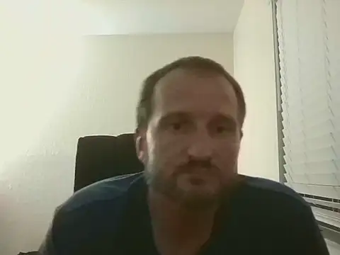 Pertunjukan Kamera Web AD_DA_BOZ