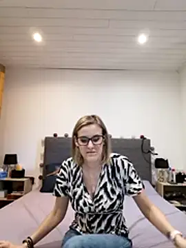 Chat +18 de Madame_Callie ao vivo
