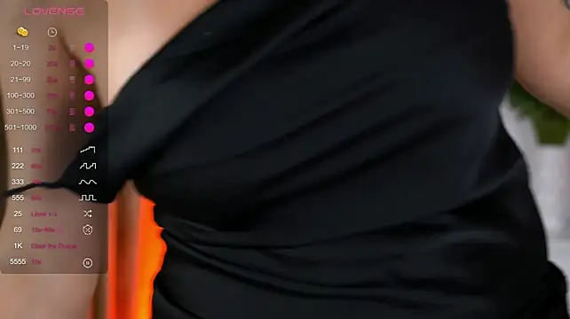 Pokazy przed kamerką – AishaSins