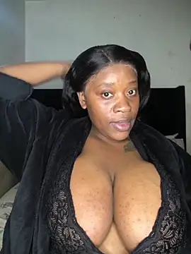 BigJugsCandyxx's Live XXX Chat